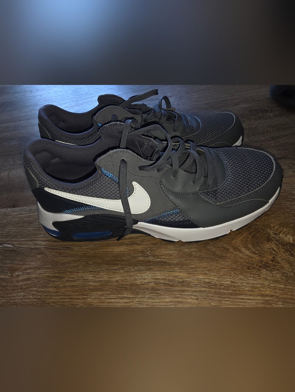 Used Mens Nike Air Max Size 9 No Box Worn Once